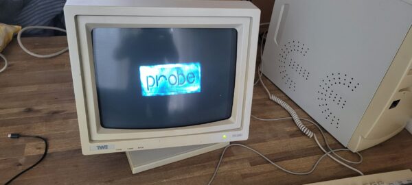 TWE PX-14SL 14" CRT Monitor – Retro VGA Kleurenscherm