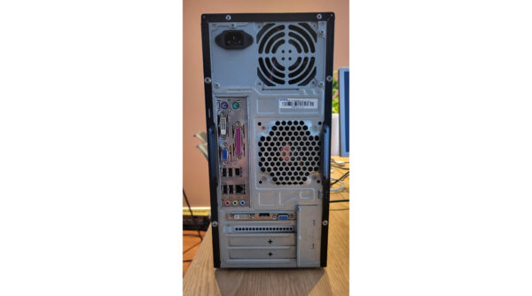 ASUS V3-M2A690G Desktop PC met AMD 690G Chipset en Athlon X2